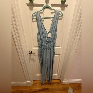 En Creme Light Blue Sleeveless Jumpsuit